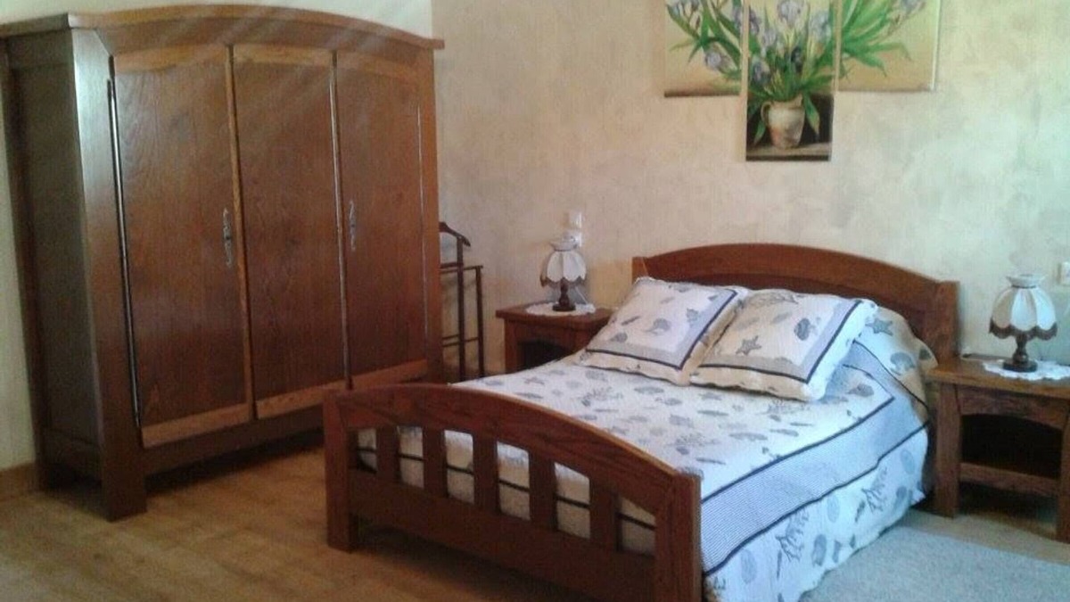 La Berthenoux Bed & Breakfast | Charming renovated guest room with parking in La Berthenoux