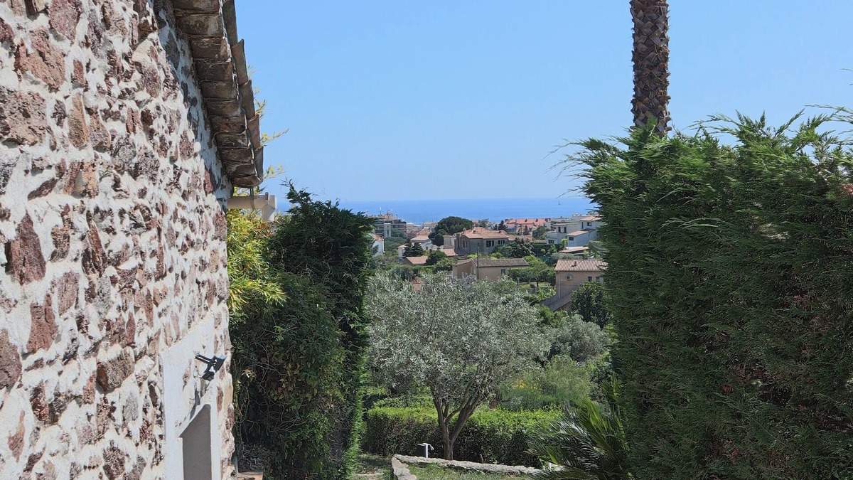 Golfe Juan Apartment | Charming renovated duplex, swimming pool, sea view, quiet location