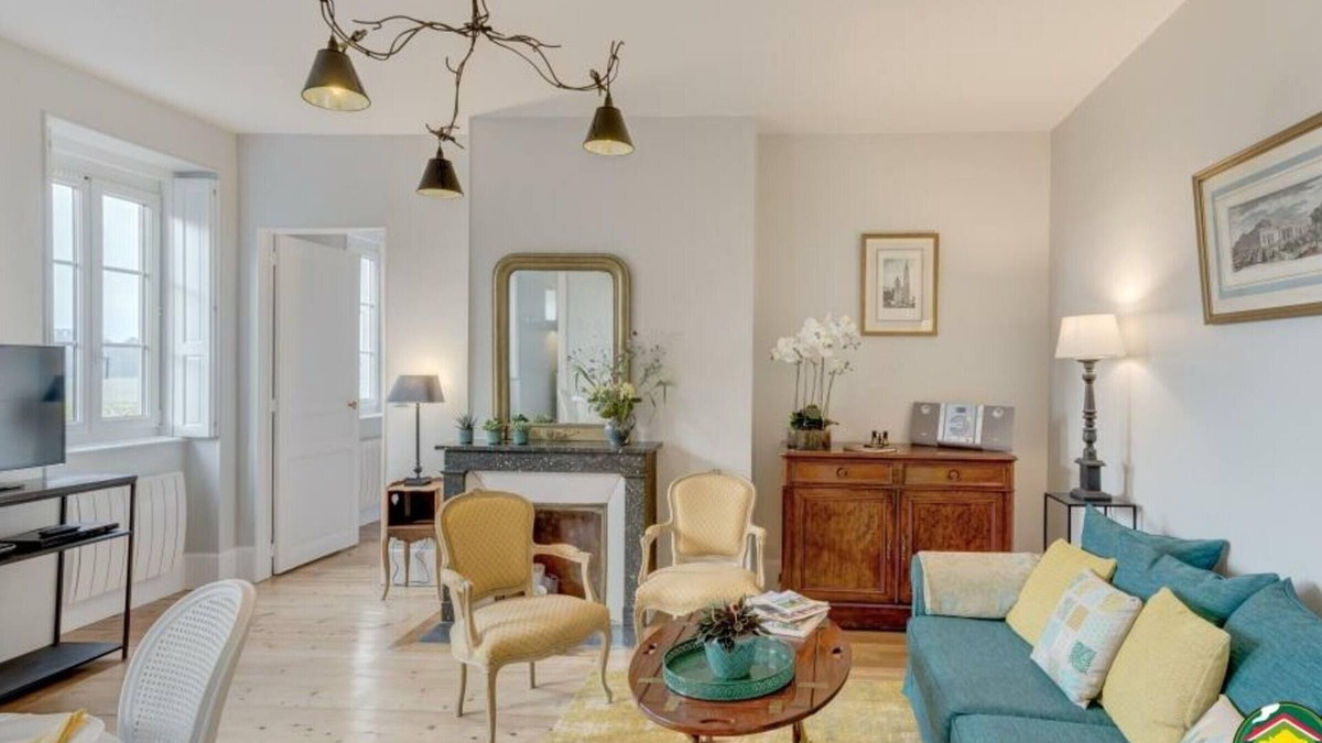 Chantilly Apartment | Charming renovated apartment, 2 BR, WiFi, garage, 15 min to Paris RER station