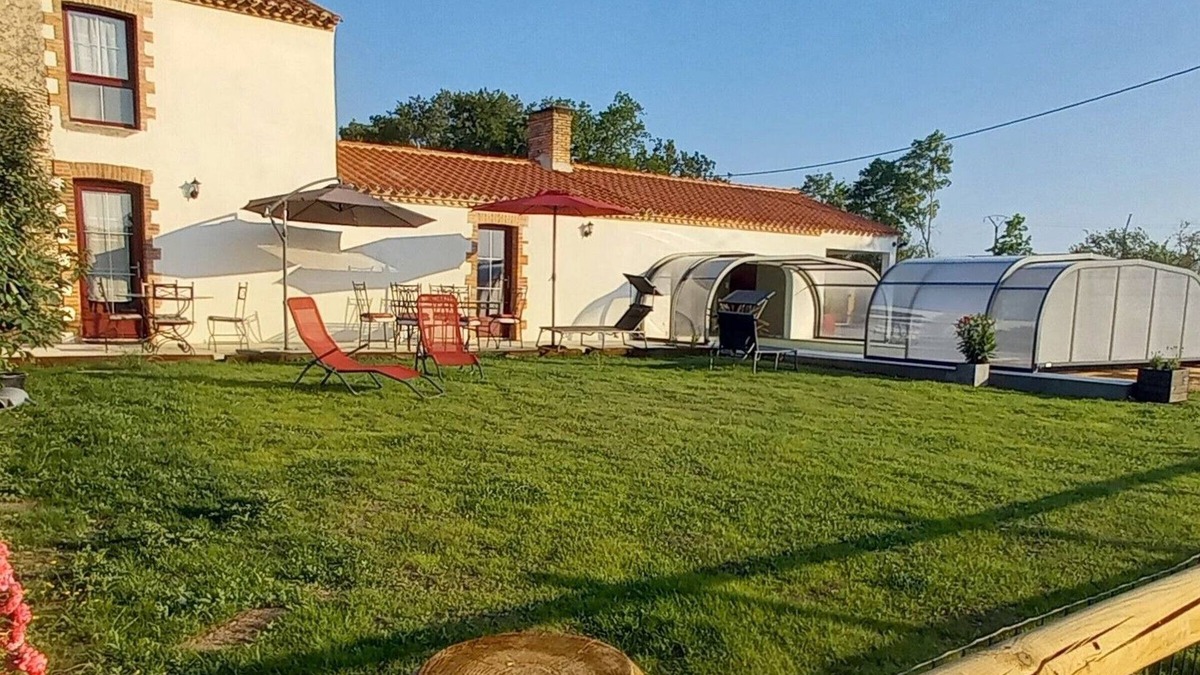 Challans-Gois Communaute Cottage | Charming Renovated Cottage with Heated Pool, Near Beaches and Nature, Pet-Friendly
