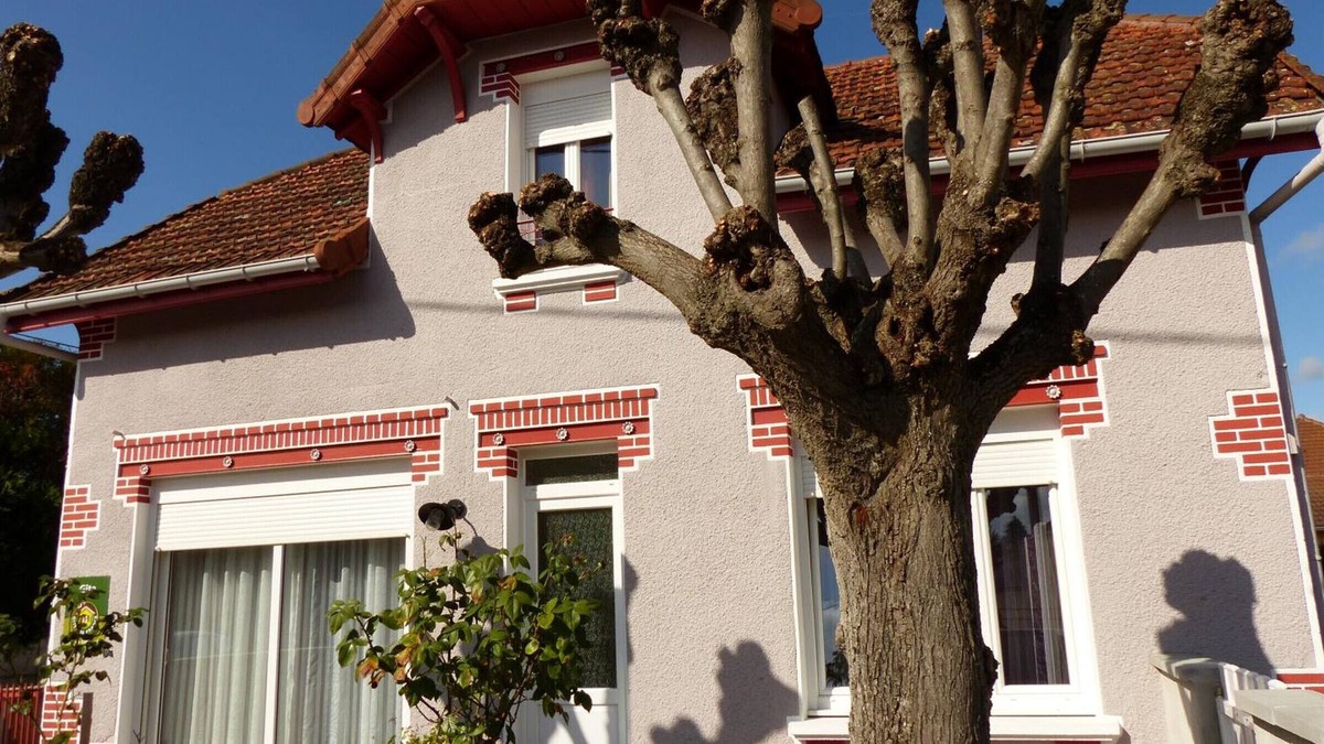 Molinet Cottage | Charming Renovated Cottage with Terrace, Modern Amenities, and Close to Major Attractions