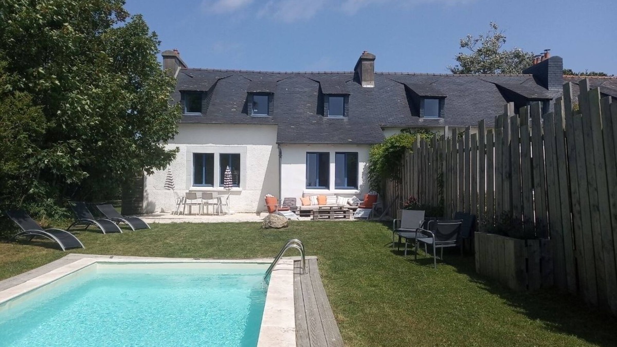Porspoder House | Charming renovated farmhouse - private heated pool 300m from the beach