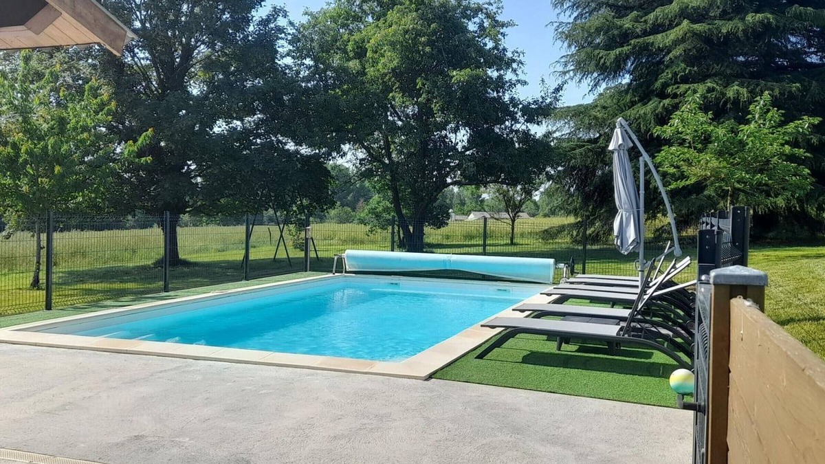Oriolles Cottage | Charming Renovated House with Private Heated Pool and Expansive Garden Near Bordeaux