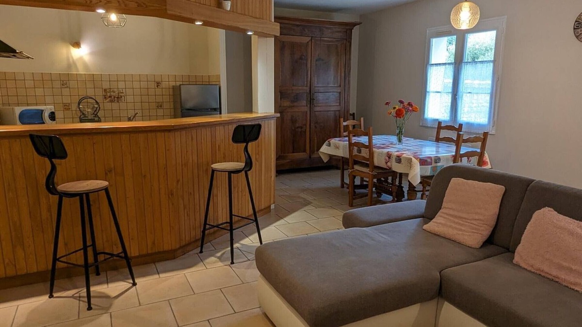 Vindelle Cottage | Charming Renovated House with Private Yard, Near Angoulême, Sleeps 6