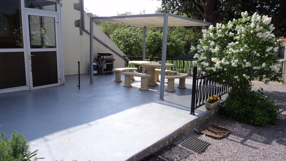 Bransat Cottage | Charming Renovated House with Spa, Terrace, and Children's Playground in Bransat