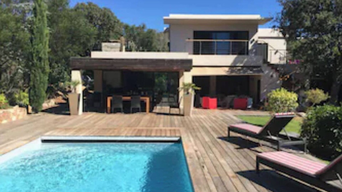 Cala Rossa House | Charming renovated house 2 minutes walk from the beach in a quiet area.
