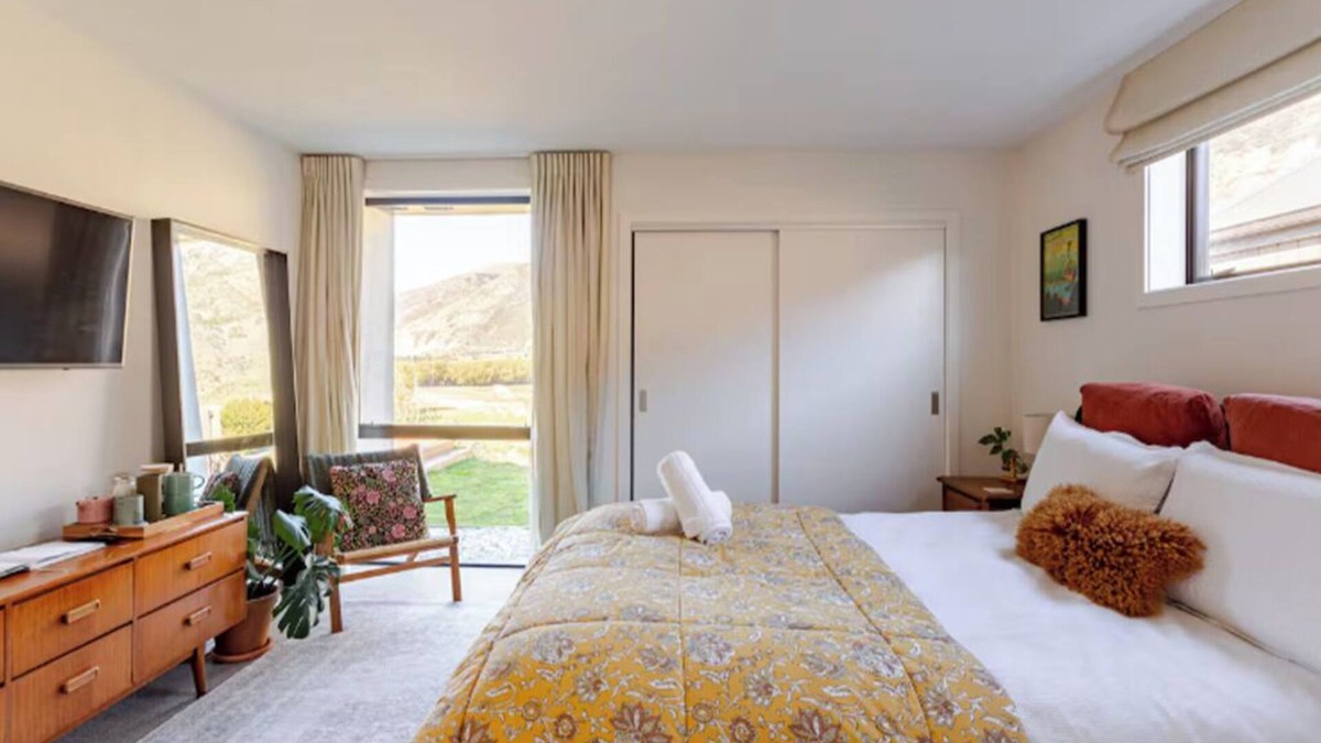 Lake Hayes House | Charming Retreat – Breathtaking Mountain Views