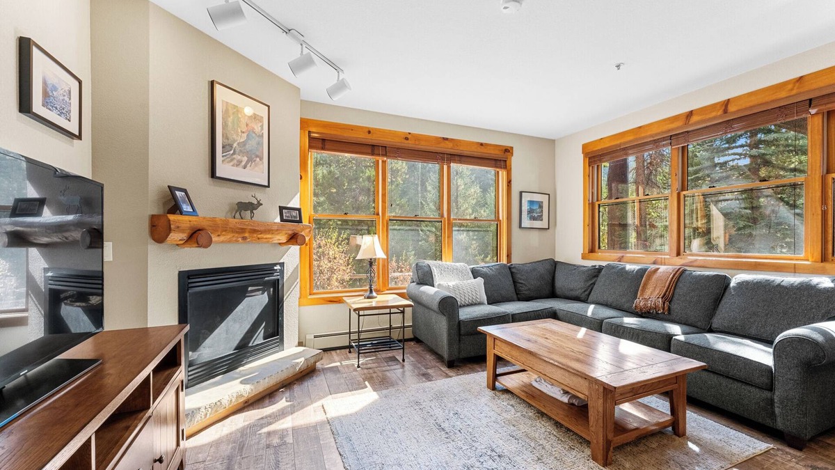 Keystone Condo | Charming Retreat in Keystone w/Private Patio & Fireplace, Close to River Run
