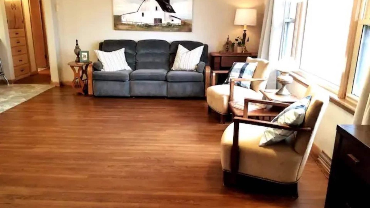 Newburgh House | Charming Retreat near Historic Newburgh, Evansville and Henderson Kentucky.
