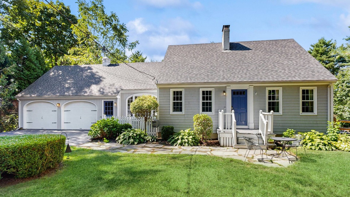 Cumberland Foreside House | Charming Retreat w/WiFi, Ping Pong Table & Walking Distance to the Ocean