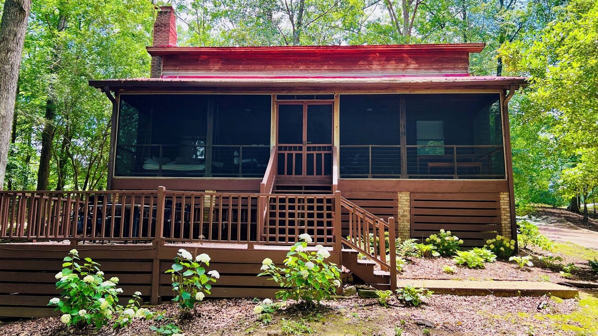 Goodsprings House | Charming River Cabin Retreat, Sleeps 14, near fishing and hunting + boat parking