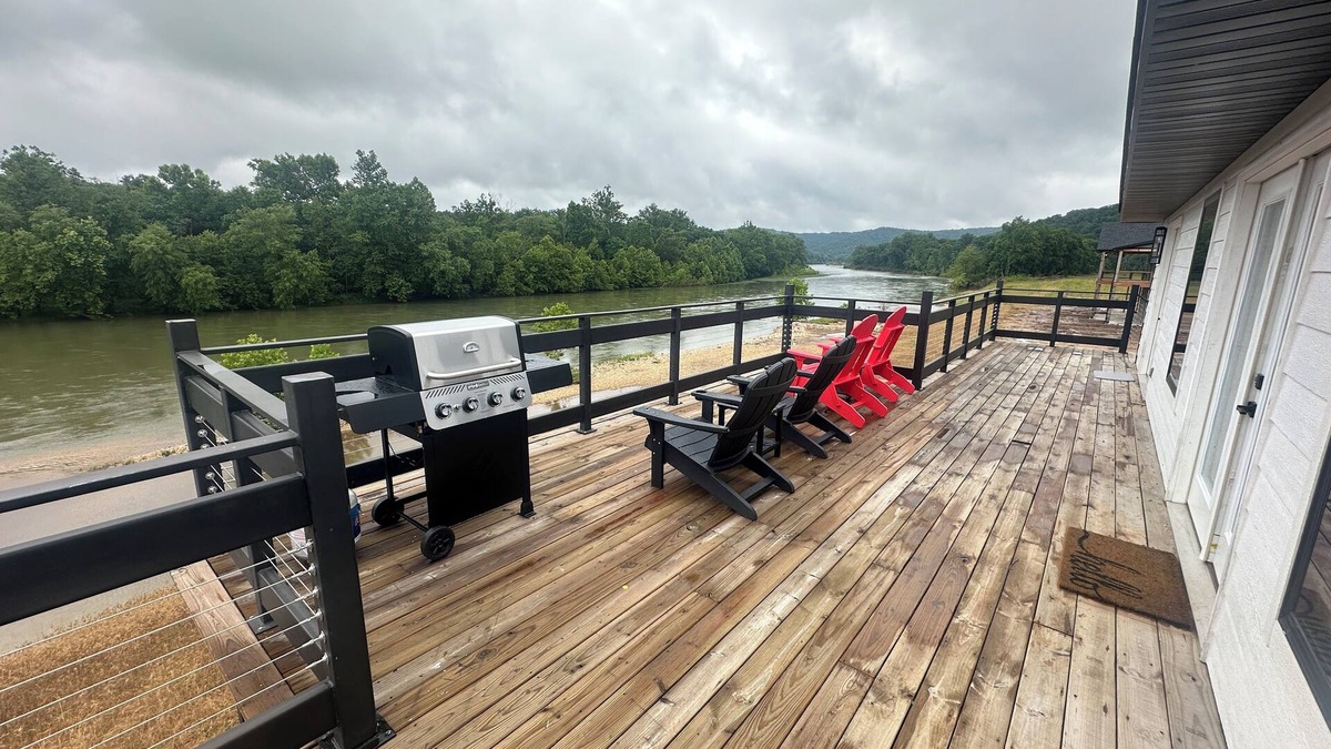 Van Buren House | Charming RIVER FRONT 3-bedroom home Van Buren on Current River. brand new!
