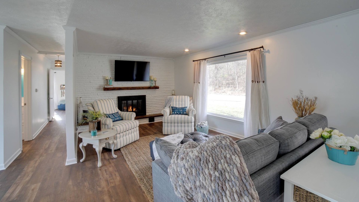 Norway House | Charming Riverfront Retreat in Monticello!
