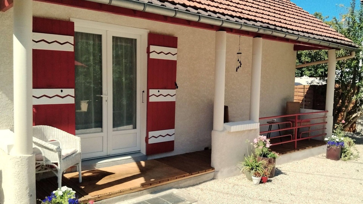Montargis Cottage | Charming Riverside Cottage Near Montargis with Nature & City Access