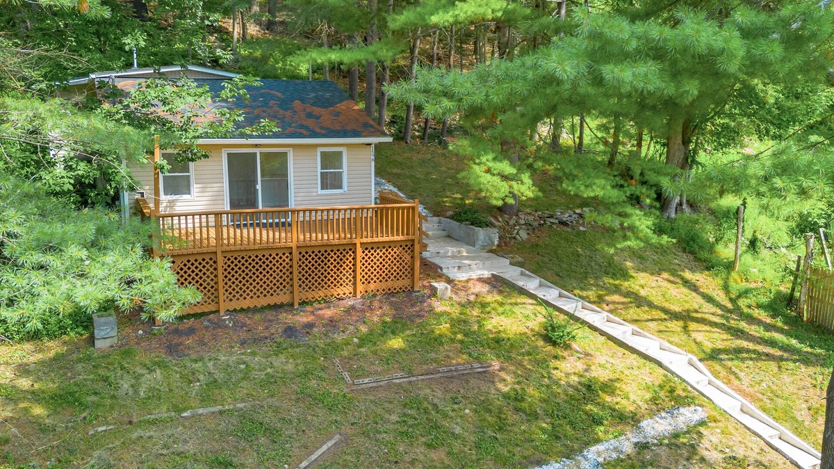 Pond Eddy House | Charming Riverside Cottage with Private Delaware River Access with WiFi, AC