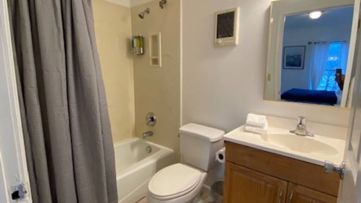 St. Maries Hotel | Charming Room 5 in the St. Maries Inn