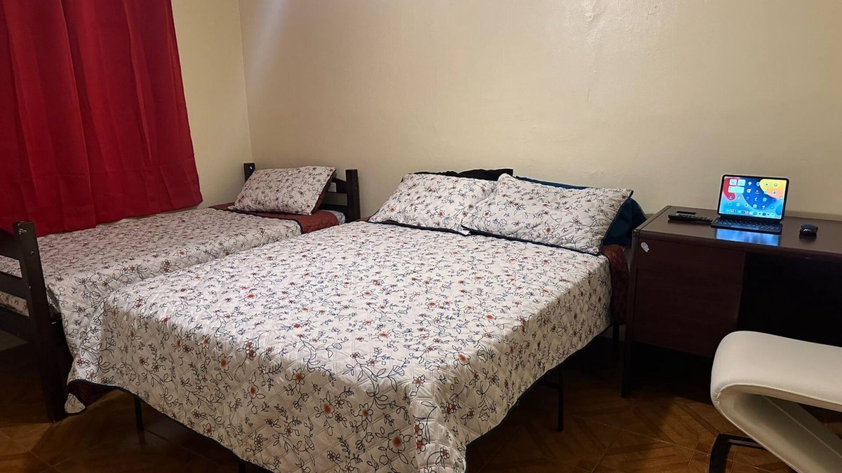 Sunset Bed & Breakfast | Charming room with shared bathroom in charming Miami with WiFi, air conditioning