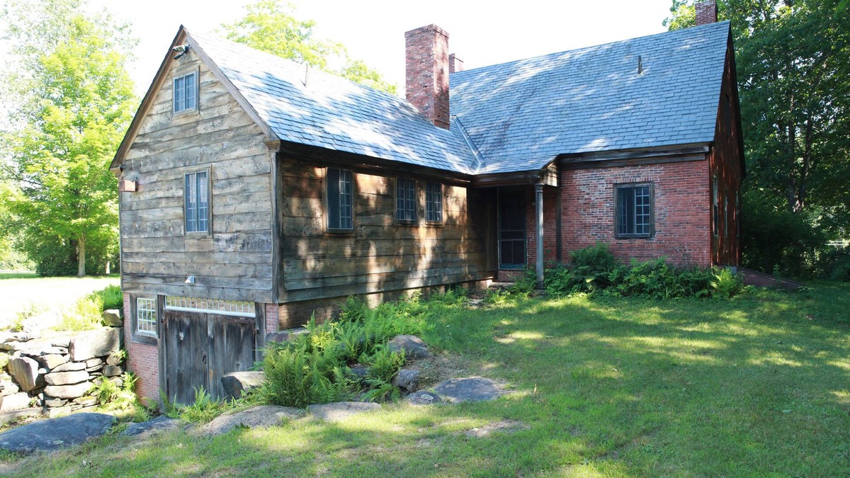 Shelburne Falls House | Charming Rural Cottage in the Heart of the Scenic Mohawk Trail