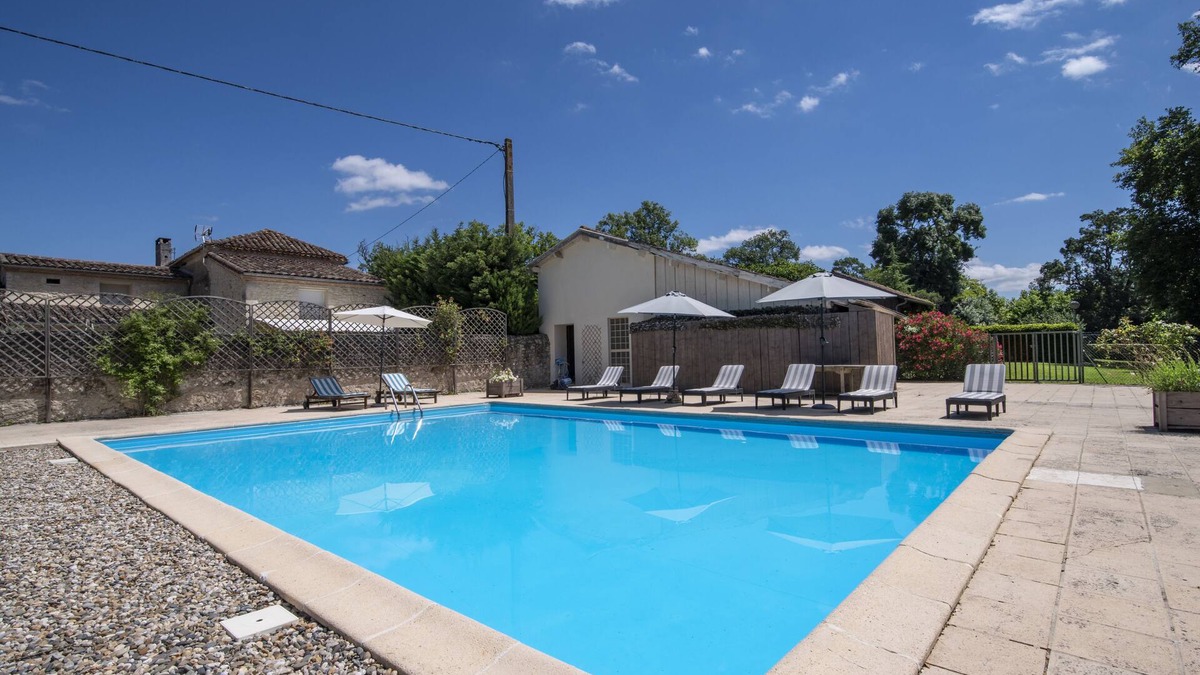 Montreal House | Charming rural double cottages - private pool and park