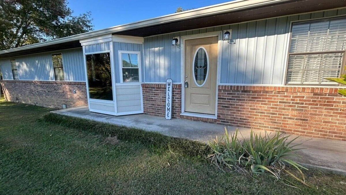 Dandridge House | Charming & Rustic 4-bedroom Smoky Mountain Home with Golf Cart and large yard!