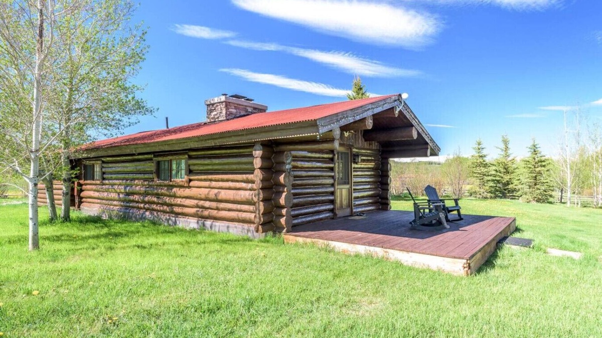 Bondurant Cabin | Charming, Rustic Cabin on River