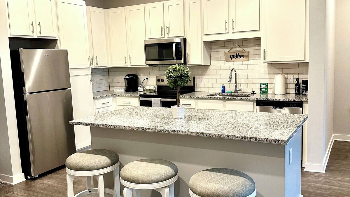 Sanford Apartment | Charming Sanford 2BR - Your Comfortable Home with WiFi & Fitness Room