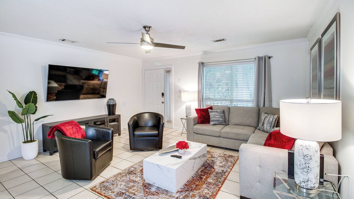 Savannah House | Charming Savannah Vacation Rental w/Game Room!