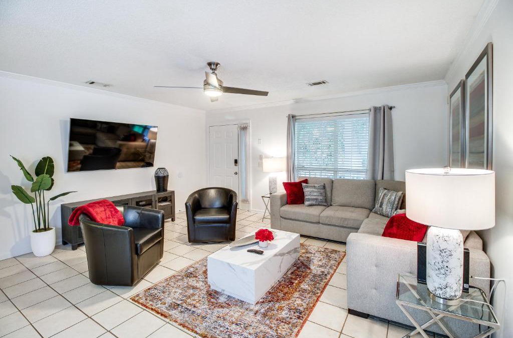 Savannah House | Charming Savannah Vacation Rental with Game Room!