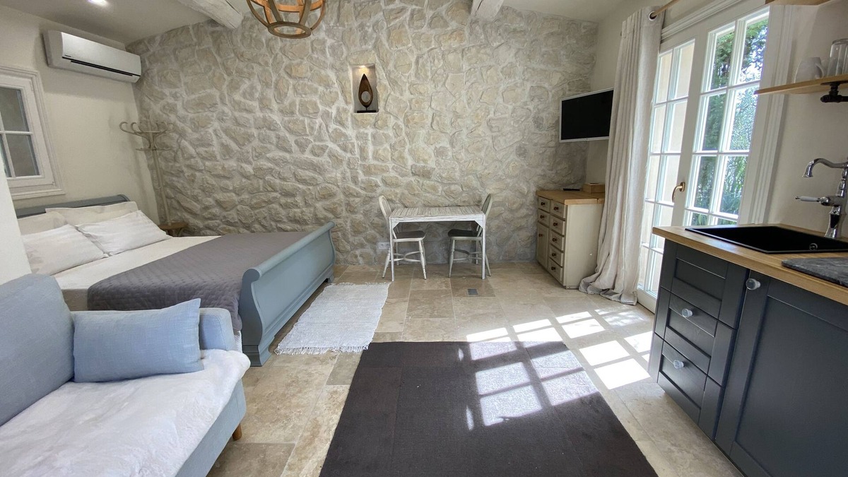 Le Collet Apartment | Charming self-contained studio near Valbonne