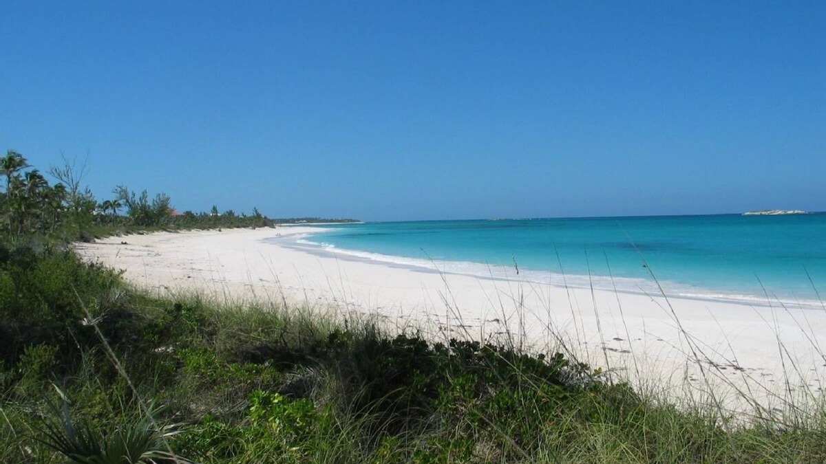 Double Bay Cottage | Charming, secluded, beachfront cottage