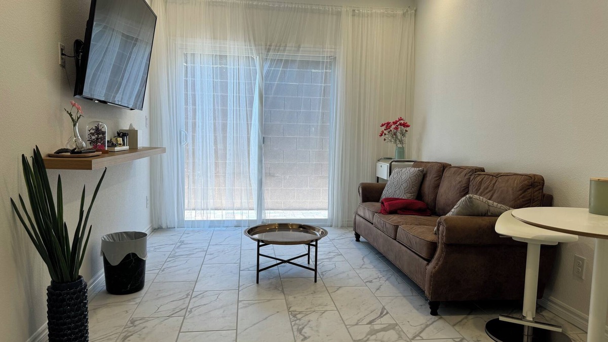 Henderson House | Charming Secluded Guest Suite in Henderson