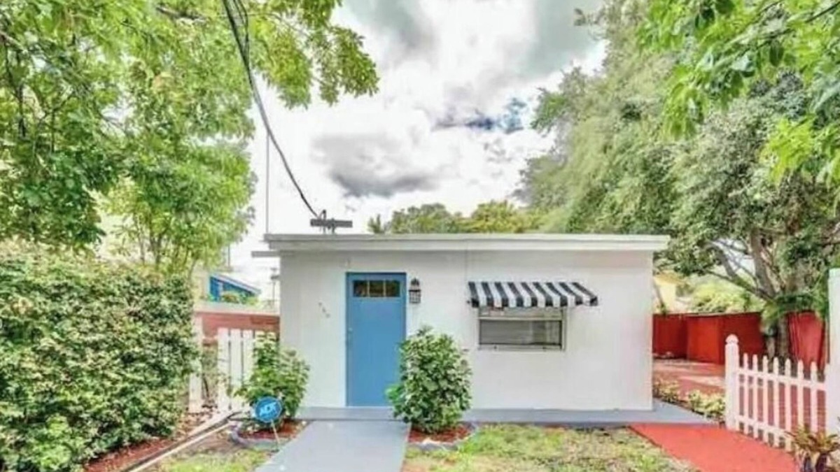 West Little Havana House | Charming secure 2 bedroom home near Miami AirPort. Free parking