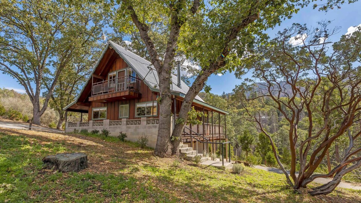 Posey Cabin | Charming Sequoia National Forest Cabin with Breathtaking Views