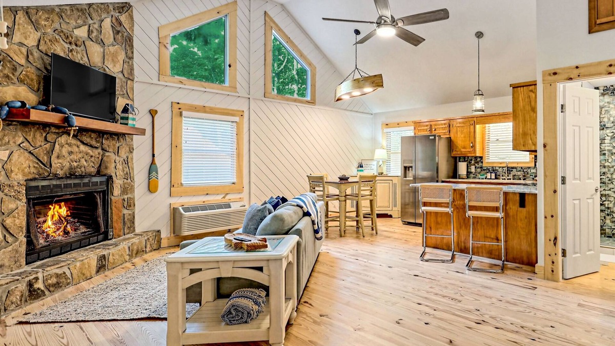 Blairsville Cabin | Charming, single-level cabin with a gas fireplace plus forest & mountain view
