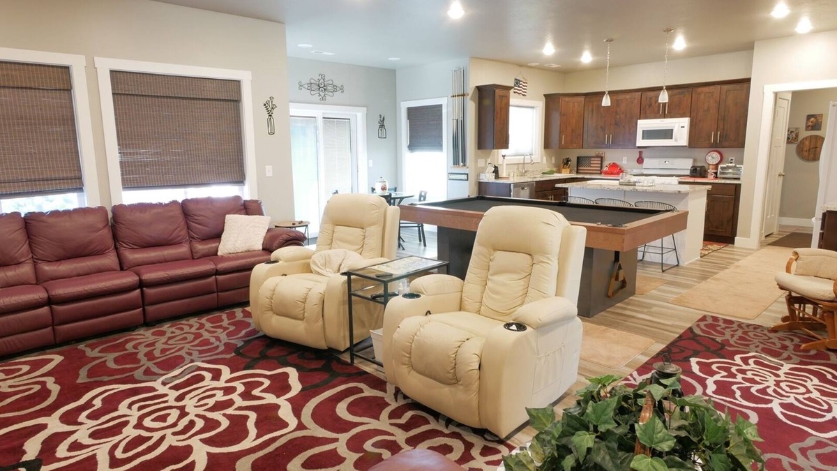 Plain City House | Charming single-level home with Garage | 2 Bed, 2 Bath