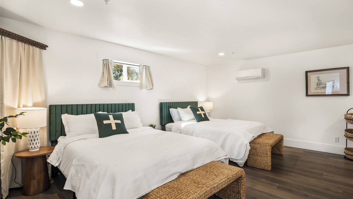 Sisters Apartment | Charming Sisters Cottage A