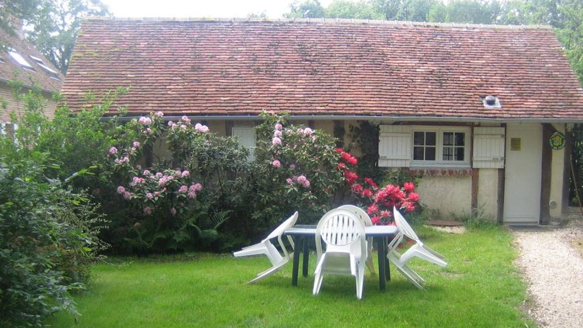 Saint-Viatre Cottage | Charming Solognote Cottage with Private Pond, Free Fishing, and Bike Rentals in Saint-Viâtre