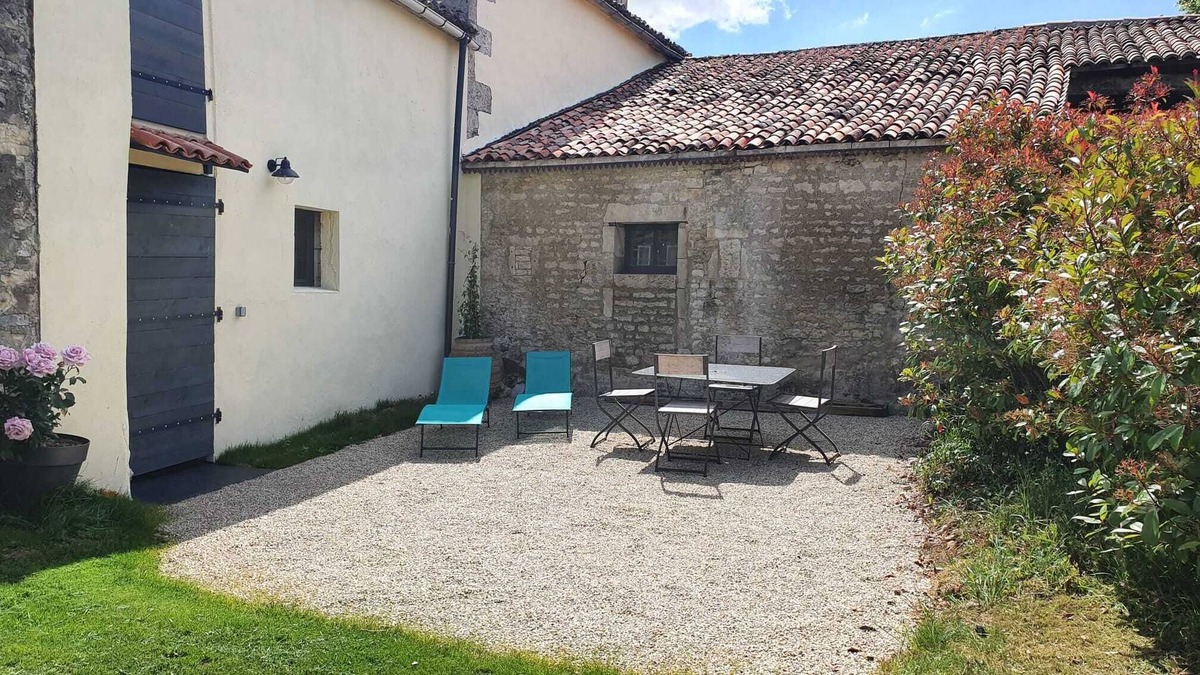 Xanton Cottage | Charming South Vendée house with heated swimming pool