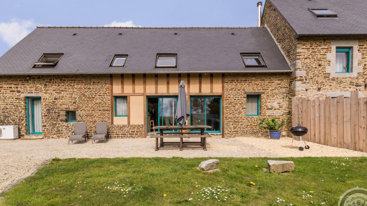 Saint-James Cottage | Charming Southern-Facing Cottage with Fireplace, Near Mont Saint-Michel