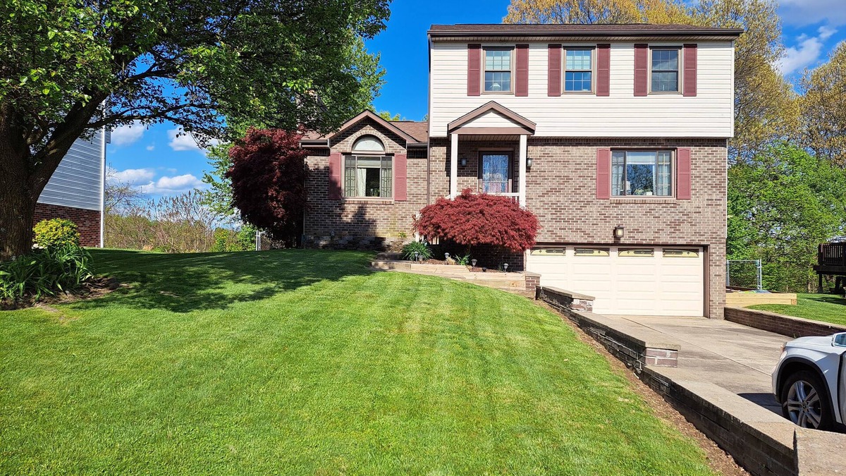 Manor House | Charming, spacious 3-bedroom, 3BA house. Private, convenient, and immaculate.