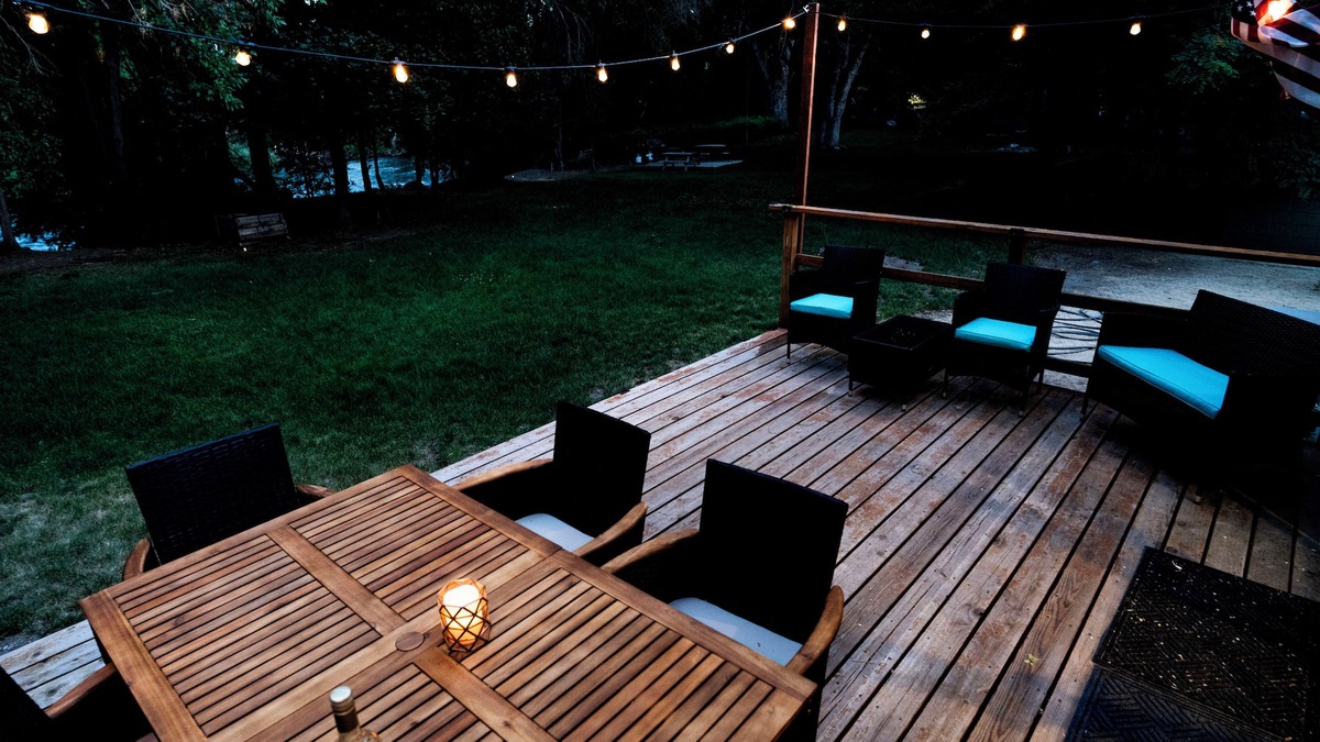 Reno House | Charming Spacious Riverside 2-bedroom house in welcoming Reno with AC, WiFi