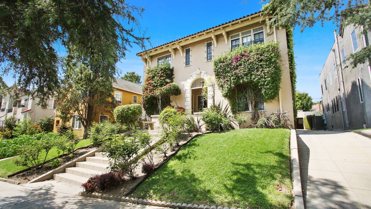 Larchmont Apartment | Charming, spacious suite with hardwood floors, steps to Larchmont Village!