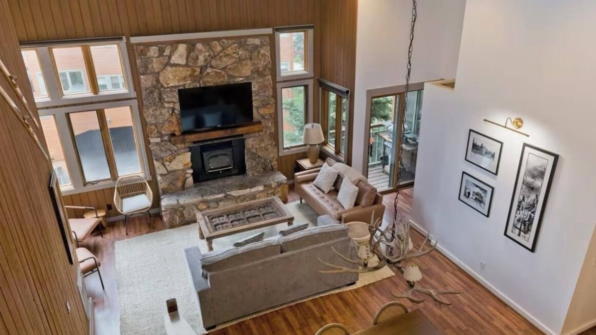 Mammoth Lakes Condo | CHARMING, SPACIOUS, MOUNTAIN VIEW 3BD/3BTH+ LOFT - Wi-Fi, close to Canyon Lodge