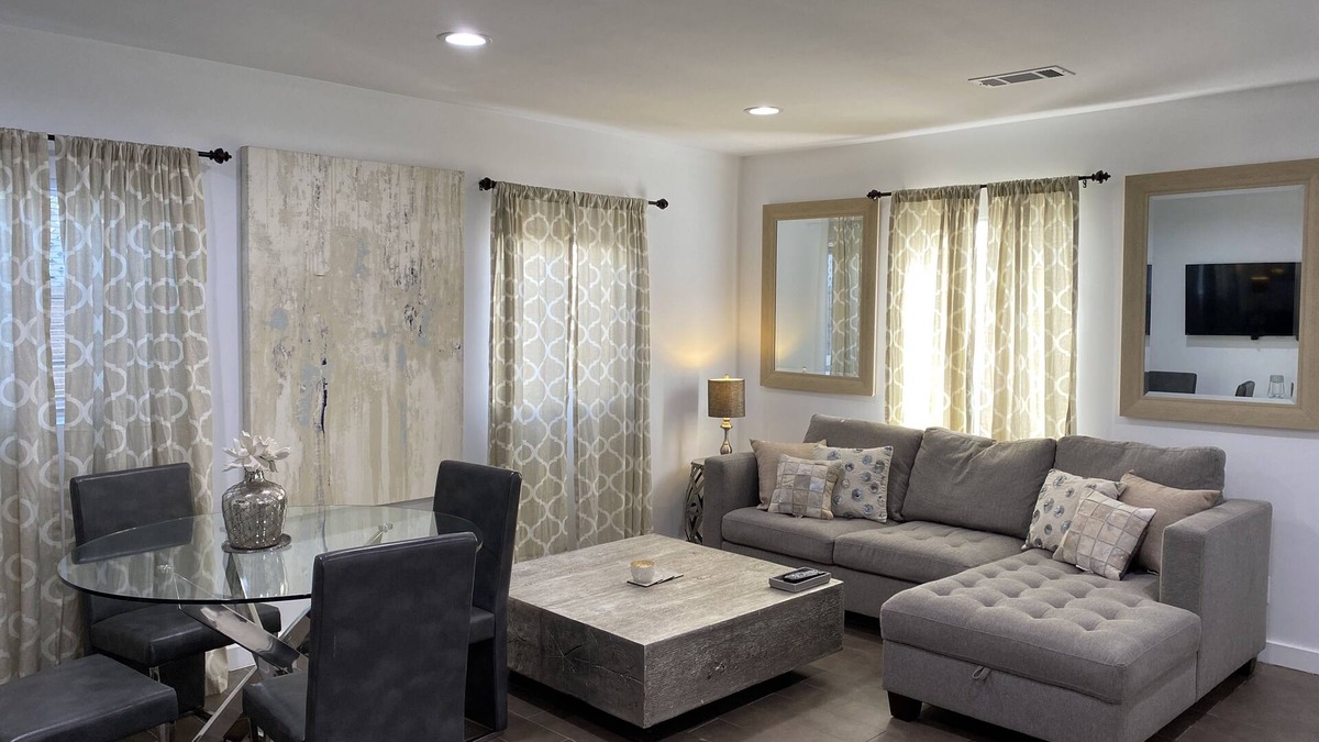 Sherman Oaks House | Charming & Spacious Los Angeles Guest Cottage House near Hollywood
