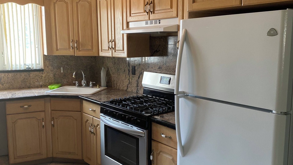 Old Town Apartment | Charming Spacious 2 bedrooms apt.Furnished.Near train/bus to Manhattan