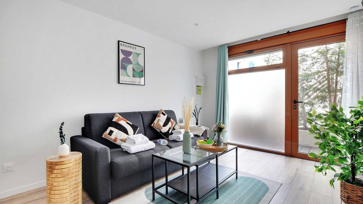Le Kremlin-Bicetre Apartment | Charming studio - 2P - Kremlin-Bicêtre