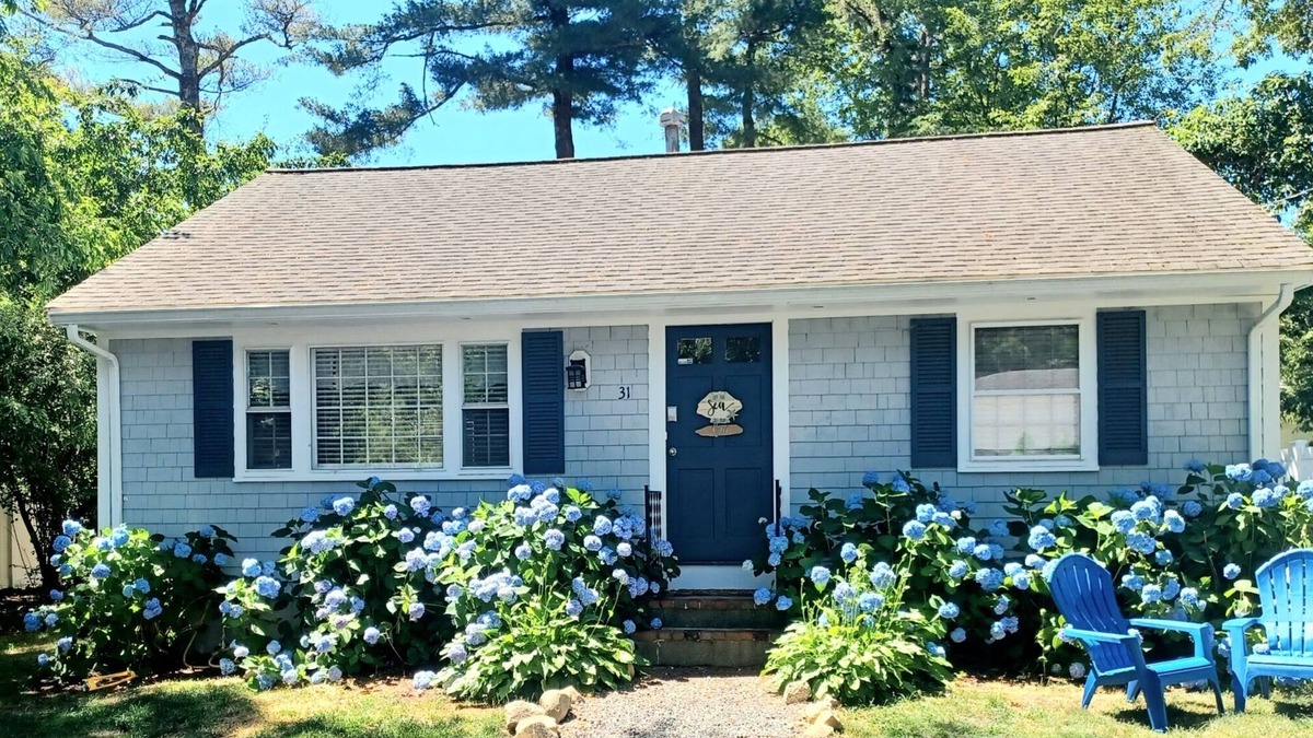 Teaticket House | Charming 'Starfish Cottage' - Walk to Perch Pond and Great Bay