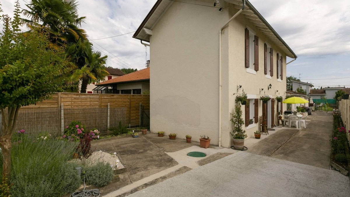 Dax House | Charming Stay in Heart of Dax