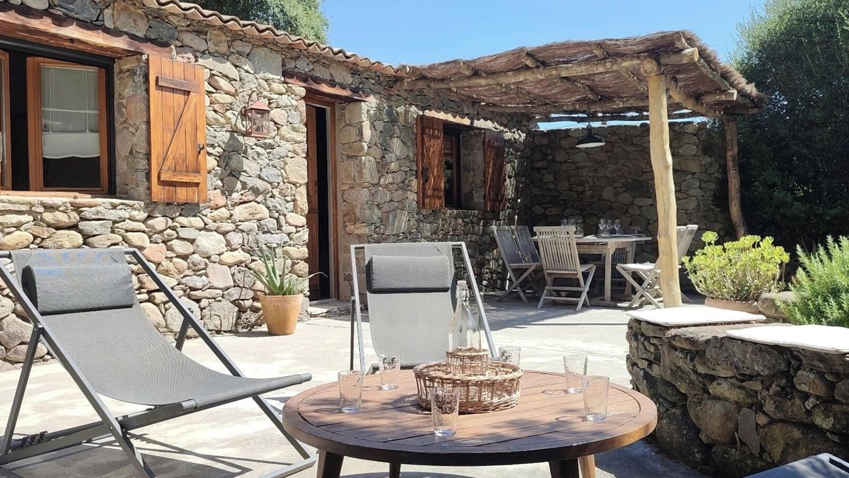 Serra-di-Fiumorbo House | Charming stone house near the sea, in the heart of the maquis.