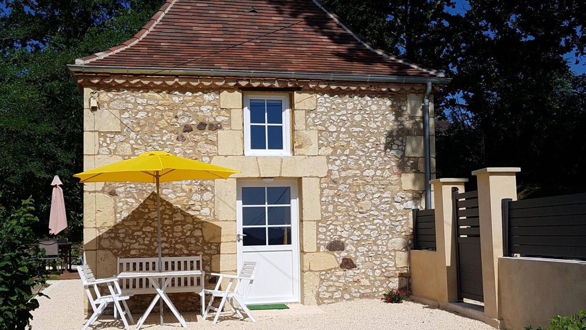 La Fagette Cottage | Charming Stone Cottage with Jacuzzi & Bikes in Vézère Valley